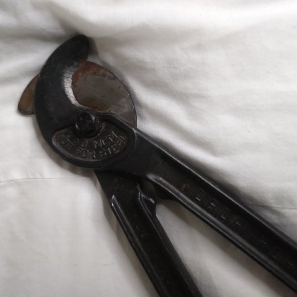 Klein High Grade Communications Cable Cutter - Picture 4 of 8